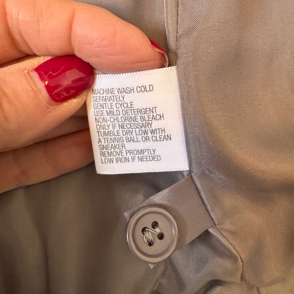 Liz Claiborne Quilted Puffer Jacket in Light Gray, Size XL, Zipper, Button, Hood - Picture 13 of 16